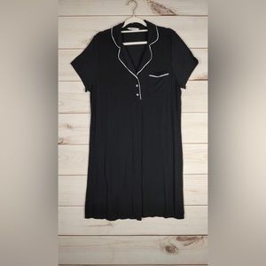 Misakia XL t-shirt dress womans black with white piping.
